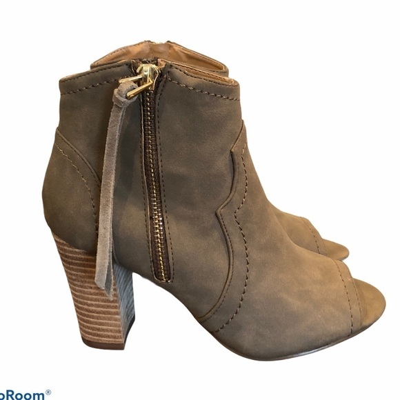 XOXO Shoes - XOXO Brown Faux Leather Peep Toe zipper tassel booties size 6.5